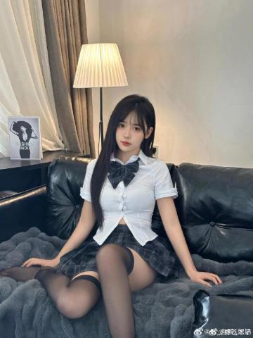 黄果短剧首发《PRISM：魔盗女团》